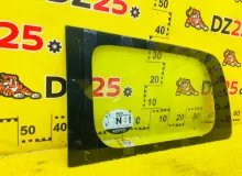 Стекло собачника NISSAN NV200 2017/Цвет QM1 83301JX01A M20 HR16DE, заднее левое
