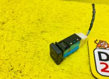 Кнопка включения подогрева сидений TOYOTA SIENTA 2016/Цвет 070 8475152082 NCP175 1NZFE, передняя правая