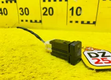 Кнопка включения подогрева сидений TOYOTA SIENTA 2016/Цвет 070 8475152082 NCP175 1NZFE, передняя правая