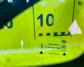 Стекло форточка Nissan