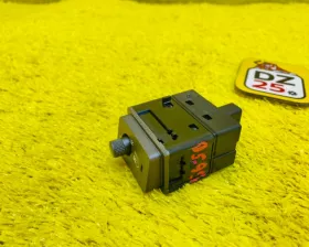 Кнопка включения подогрева сидений TOYOTA