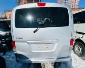 Петля капота Nissan