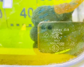 Стекло собачника NISSAN