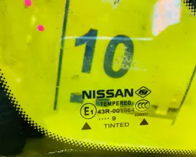 Стекло форточка Nissan