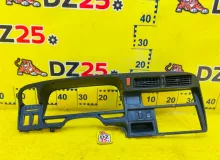 Консоль магнитофона TOYOTA HIACE 1990/Цвет 045 5540426060 LH114 2L, передний