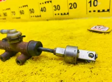 Главный цилиндр сцепления TOYOTA HIACE 1990/Цвет 045 3142036130 LH114 2L, передний