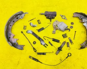 Механизм стояночного тормоза Toyota