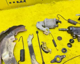Механизм стояночного тормоза Toyota