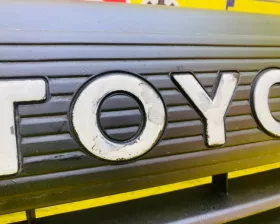 Решетка радиатора Toyota