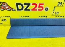 Пластик замка багажника TOYOTA LAND CRUISER 2008 5857460110B0 VDJ200L 1VDFTV, задний