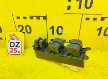 Блок управления стеклоподъемниками TOYOTA VITZ 2012 8482052010 NSP135 1NRFE, передний правый