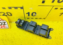 Блок управления стеклоподъемниками TOYOTA VITZ 2012 8482052010 NSP135 1NRFE, передний правый