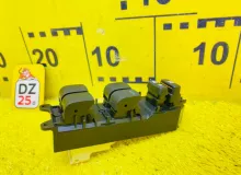 Блок управления стеклоподъемниками TOYOTA VITZ 2012 8482052010 NSP135 1NRFE, передний правый