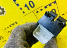 Блок управления стеклоподъемниками TOYOTA VITZ 2012 8482052010 NSP135 1NRFE, передний правый
