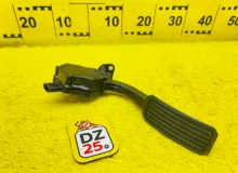 Педаль подачи топлива TOYOTA LAND CRUISER 2008 7811060020 VDJ200L 1VDFTV, передняя
