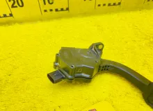 Педаль подачи топлива TOYOTA LAND CRUISER 2008 7811060020 VDJ200L 1VDFTV, передняя