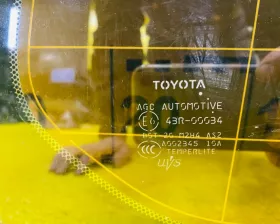 Стекло собачника Toyota