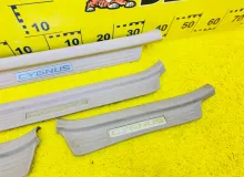 Накладка на порог TOYOTA LAND CRUISER/LAND CRUISER CYGNUS/LX470 1999/Цвет 057 6791360040A0 UZJ100W 2UZFE