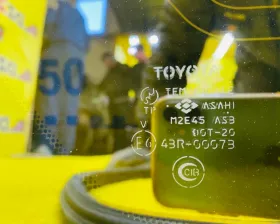 Стекло собачника Toyota
