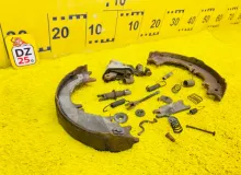 Механизм стояночного тормоза TOYOTA LAND CRUISER/LAND CRUISER CYGNUS/LX470 1999/Цвет 057 UZJ100W 2UZFE, задний левый
