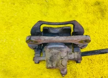 Суппорт TOYOTA LAND CRUISER/LAND CRUISER CYGNUS/LX470 1999/Цвет 057 4775060100 UZJ100W 2UZFE, задний левый