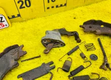 Механизм стояночного тормоза TOYOTA LAND CRUISER/LAND CRUISER CYGNUS/LX470 1999/Цвет 057 UZJ100W 2UZFE, задний правый