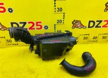 Корпус воздушного фильтра TOYOTA WISH 2008/1D2 1770022140 ZNE10 1ZZFE, передний