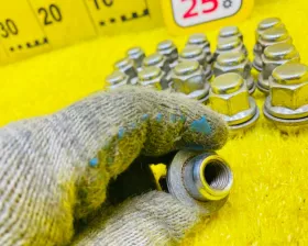 Гайка на колесо TOYOTA