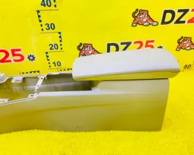 Бардачок между сиденьями TOYOTA