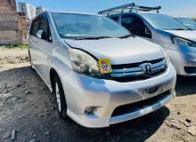 Решетка радиатора TOYOTA ISIS 2011 5310144340 ZGM15W 2ZRFAE, передняя