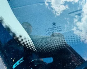 Лобовое стекло VAG