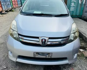 Капот Toyota