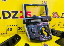Консоль магнитофона TOYOTA WISH 2013/Цвет 070 5542068140 ZGE20W 2ZRFAE, передний