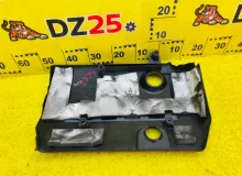 Пластиковая крышка на двс TOYOTA WISH 2013/Цвет 070 1121237030 ZGE20W 2ZRFAE, передняя