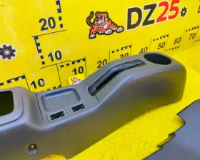 Бардачок между сиденьями Toyota
