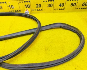 Уплотнительная резинка багажника Toyota
