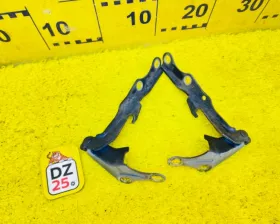 Петля капота Toyota
