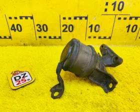 Подушка двигателя Toyota
