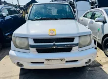 Решетка радиатора MITSUBISHI PAJERO IO 2003 MR557172 H76W 4G93T, передняя