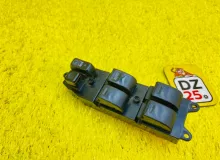 Блок управления стеклоподъемниками TOYOTA IPSUM 2000/Цвет 199 8482044010 SXM10G 3SFE, передний правый