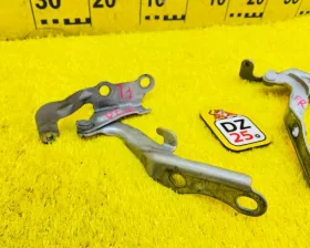 Петля капота TOYOTA