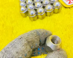 Гайка на колесо Toyota