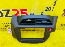 Консоль магнитофона HONDA FIT SHUTTLE 2013/Цвет NH700M 77250TF7003ZB GG8 L15A, передний