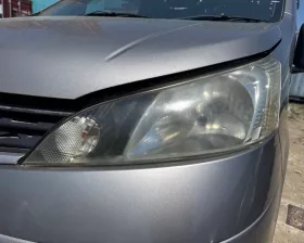 Фара Nissan