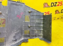 Пластиковая крышка на двс TOYOTA LAND CRUISER 2004/Цвет 070 1120950081 UZJ100W 2UZFE, передняя