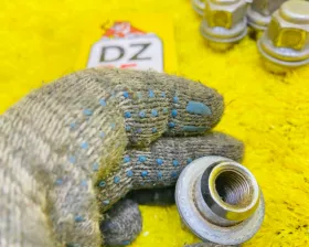 Гайка на колесо TOYOTA