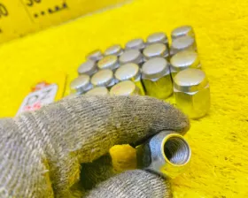 Гайка на колесо TOYOTA