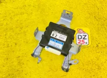 Блок управления 4wd TOYOTA ISIS 2012 8963044020 ZGM15W 2ZRFAE, передний