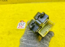 Блок управления стеклоподъемниками TOYOTA LAND CRUISER 1995 8482016030 HDJ81V 1HDFT, передний правый
