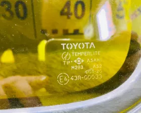 Стекло собачника Toyota